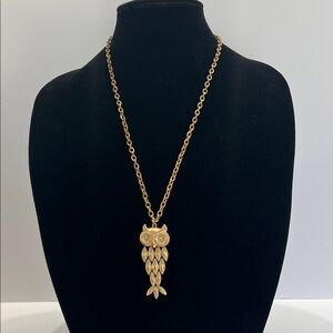 Vintage 1960’s AVON Articulated moving Owl Goldtone Pendant Necklace 24” chain